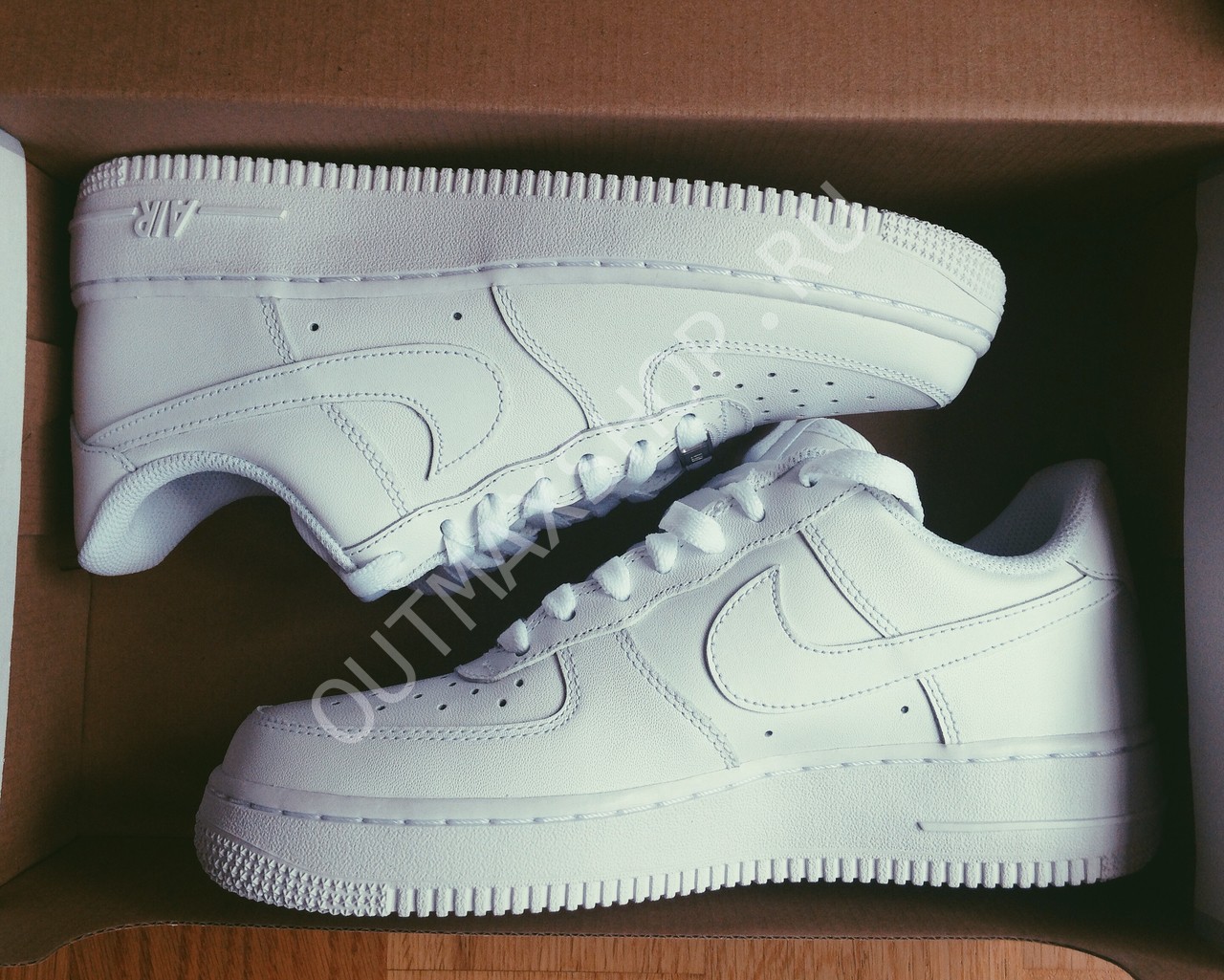 Nike Air Force 1 с белыми носками